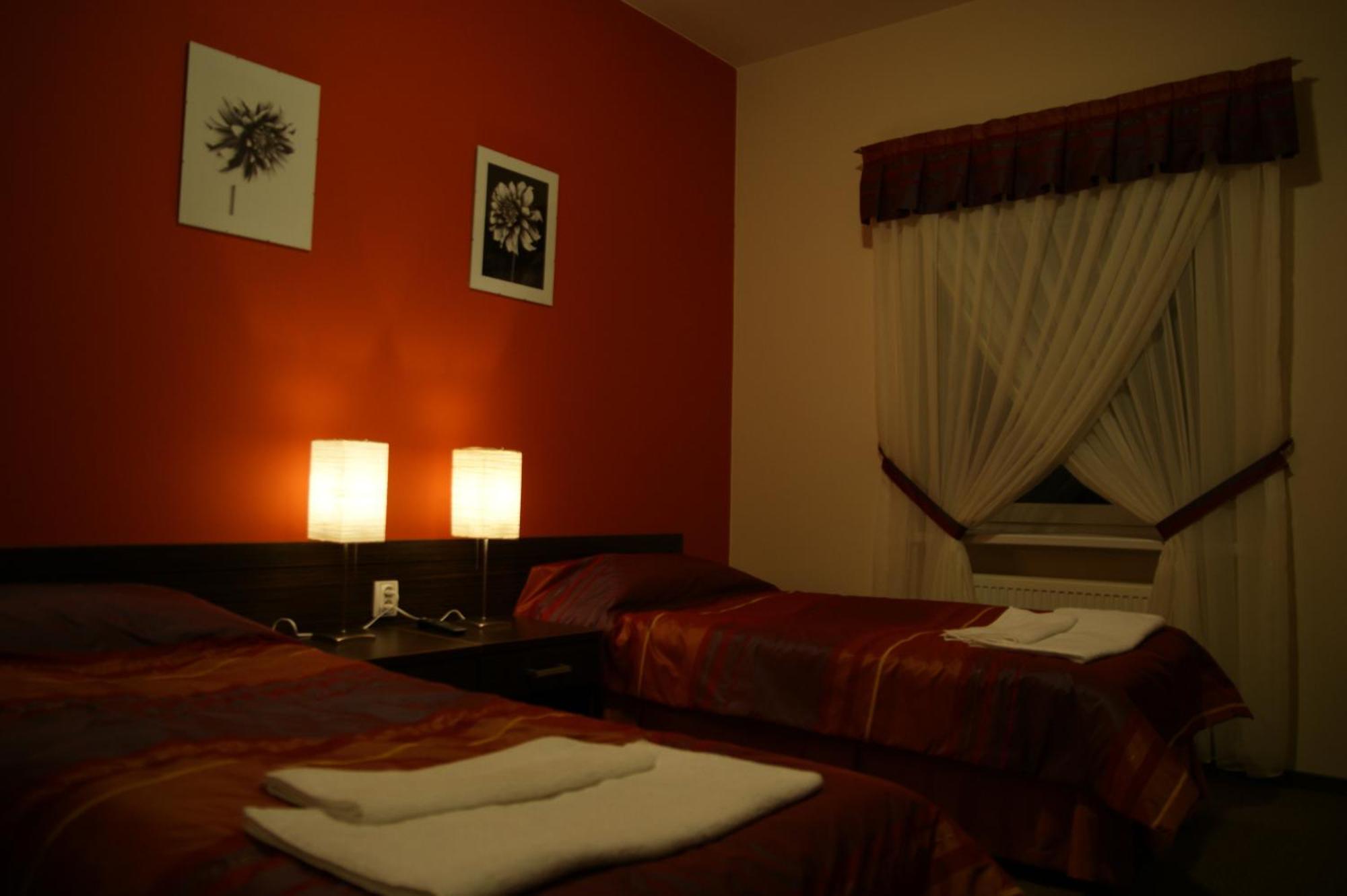 Hotel Chrobry Łęczyca Екстериор снимка